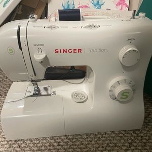 Singer Tradition Sewing Machine